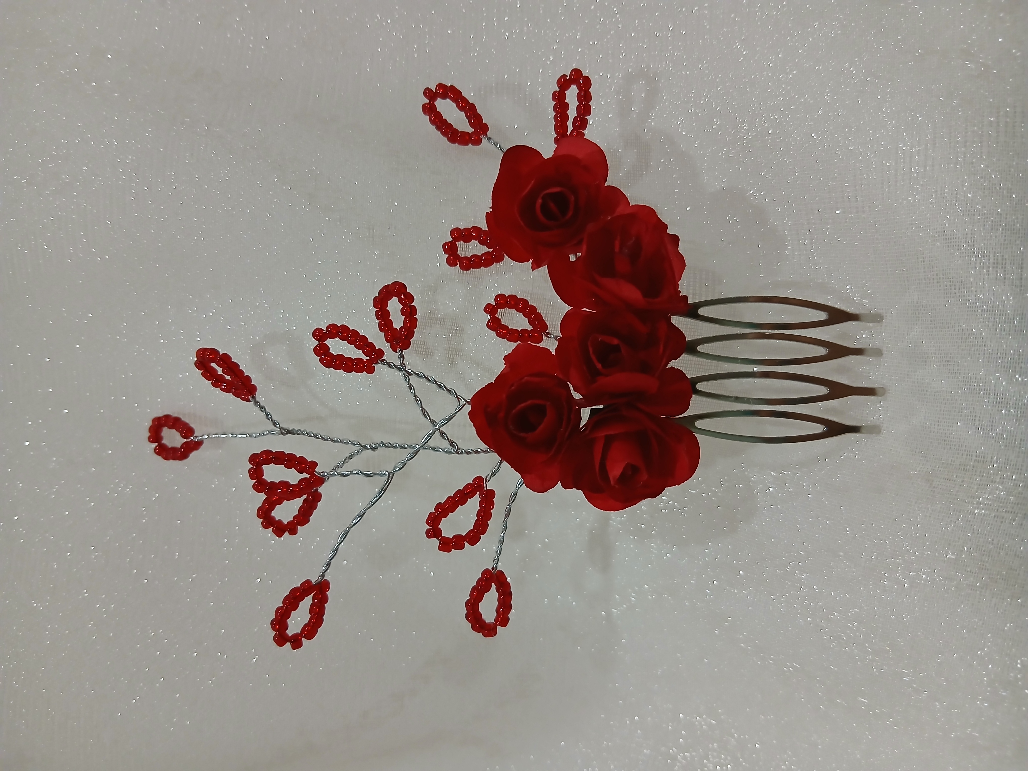 گیره شانه ای ،تور قرمز با منجق